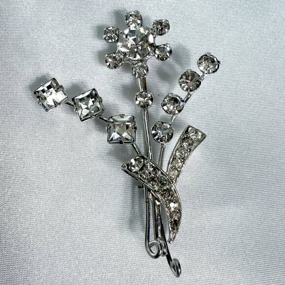 Vintage Floral Rhinestone Brooch Silver Tone 2.5 Inch - Picture 2 of 8